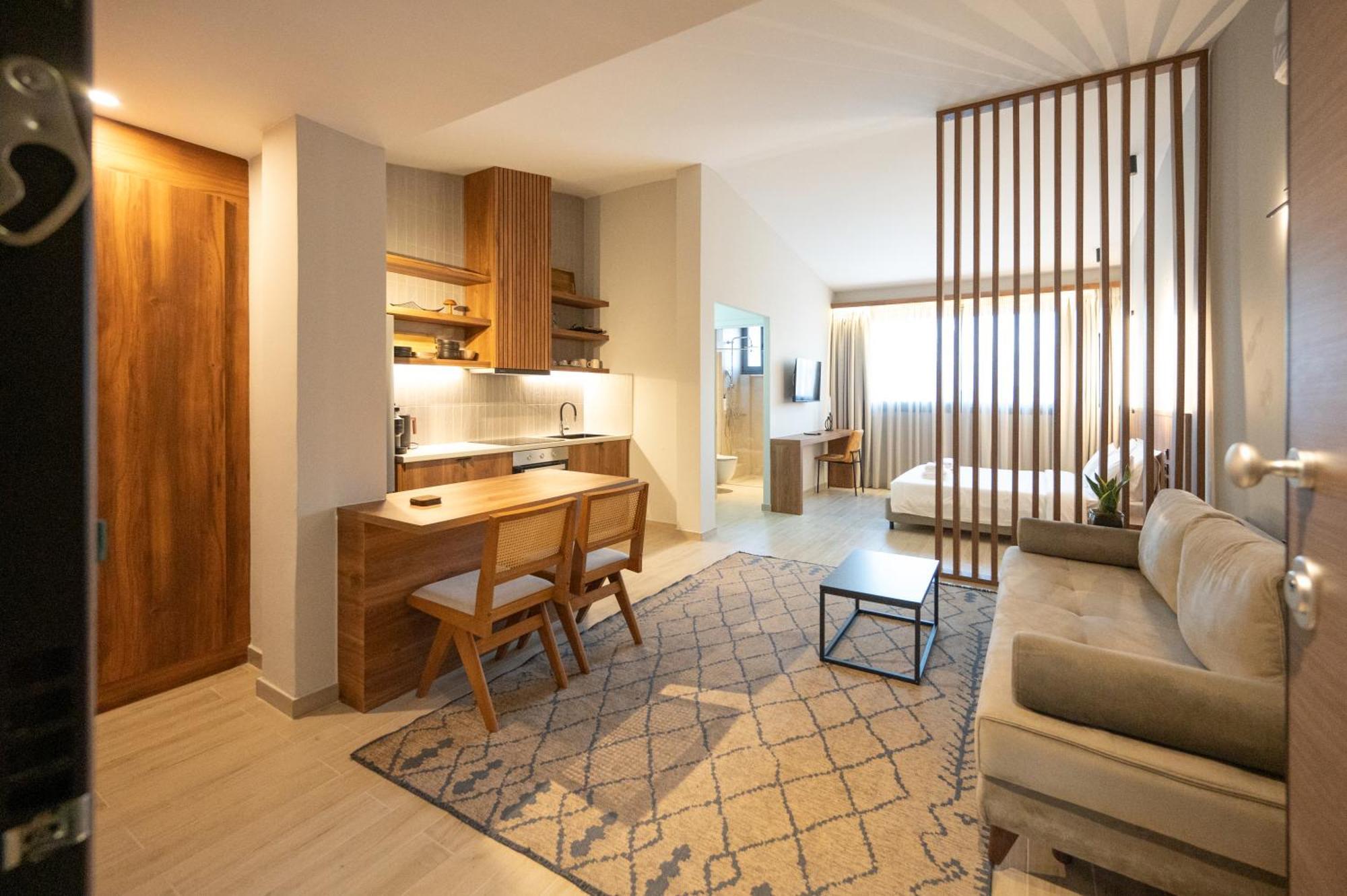 Dwell House 5 호텔 이오아니아 외부 사진